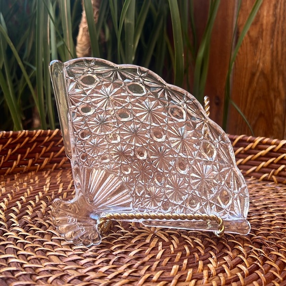 Vintage 1970s Avon Glass Fan Dish - Picture 1 of 8